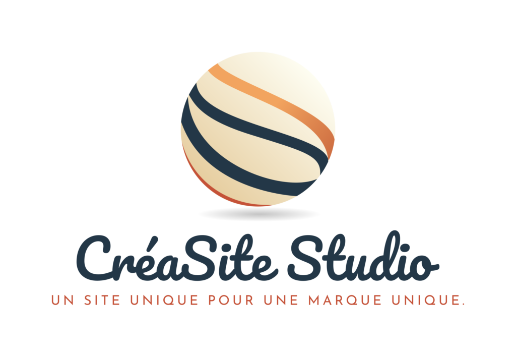 Logo pour CréaSite Studio représentant une sphère beige stylisée avec des lignes courbes de couleur marine et orange, avec le texte "CréaSite Studio" en dessous et le slogan "Un site unique pour une marque unique" en dessous.